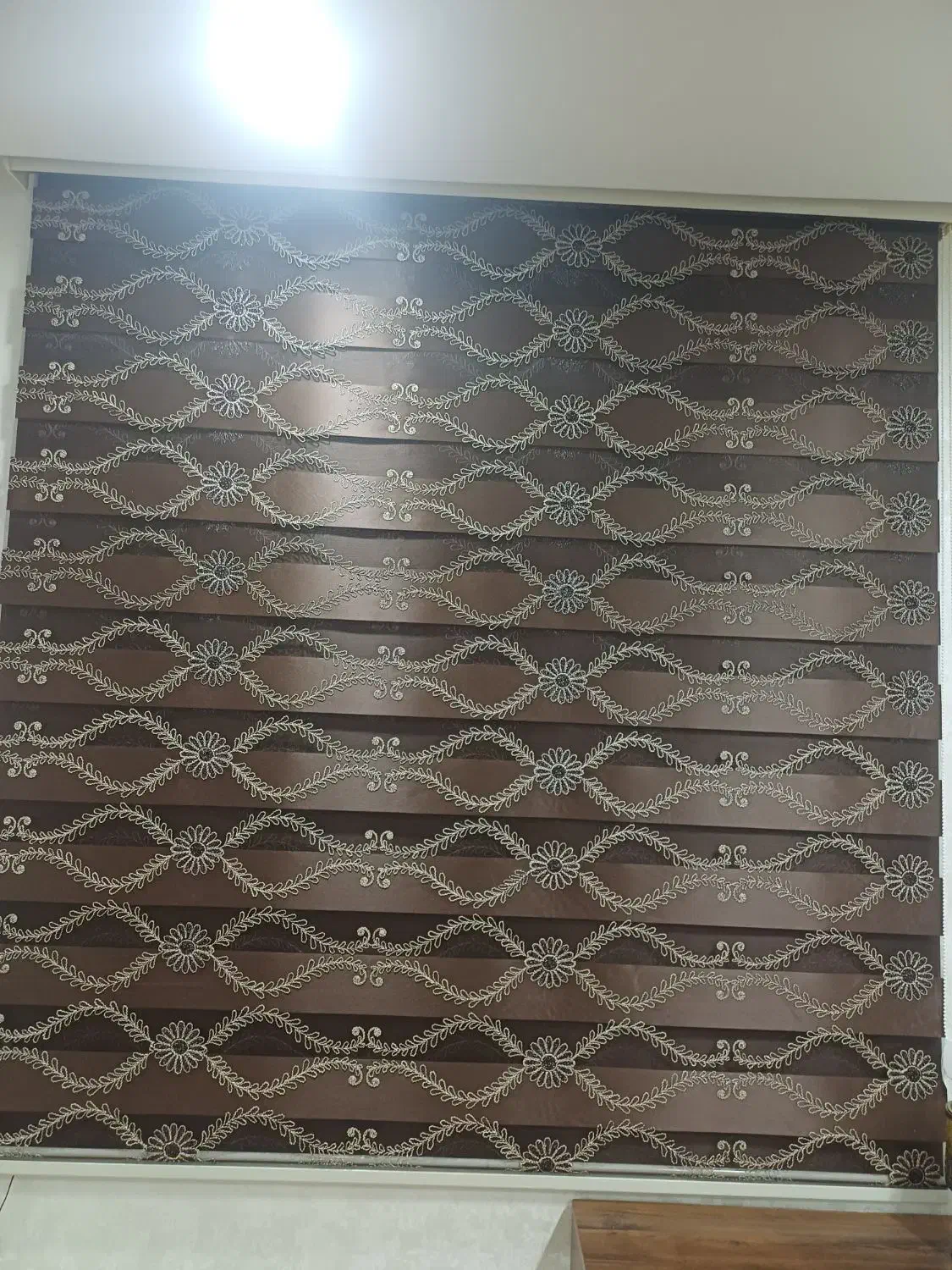 پرده زبرا قهوه ای عرض ۱۶۵ طول۲متر|پرده، رانر، رومیزی|اهواز, کوی آغاجاری|دیوار