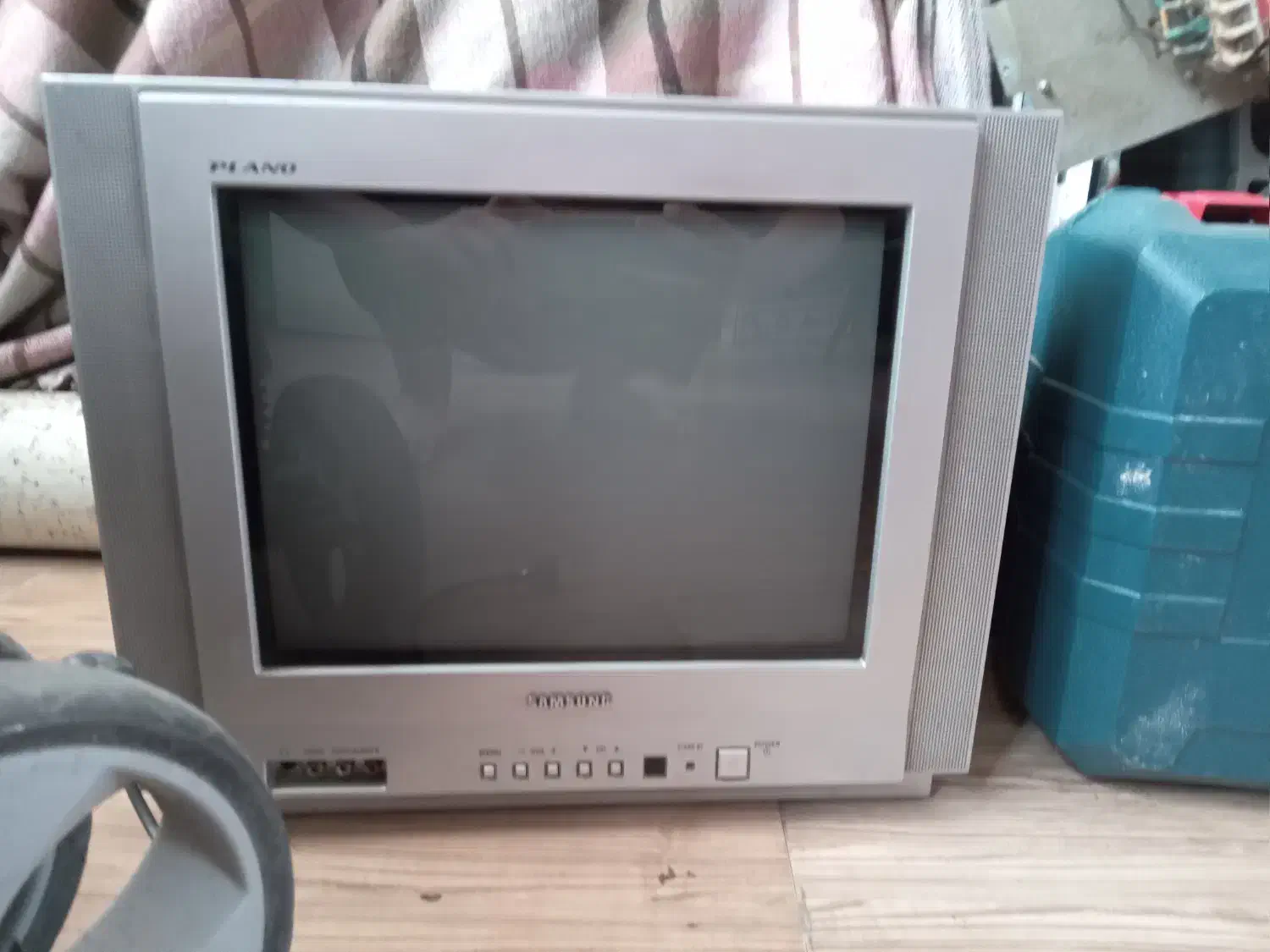 تلویزیون|تلویزیون و پروژکتور|رشت, چله خانه|دیوار