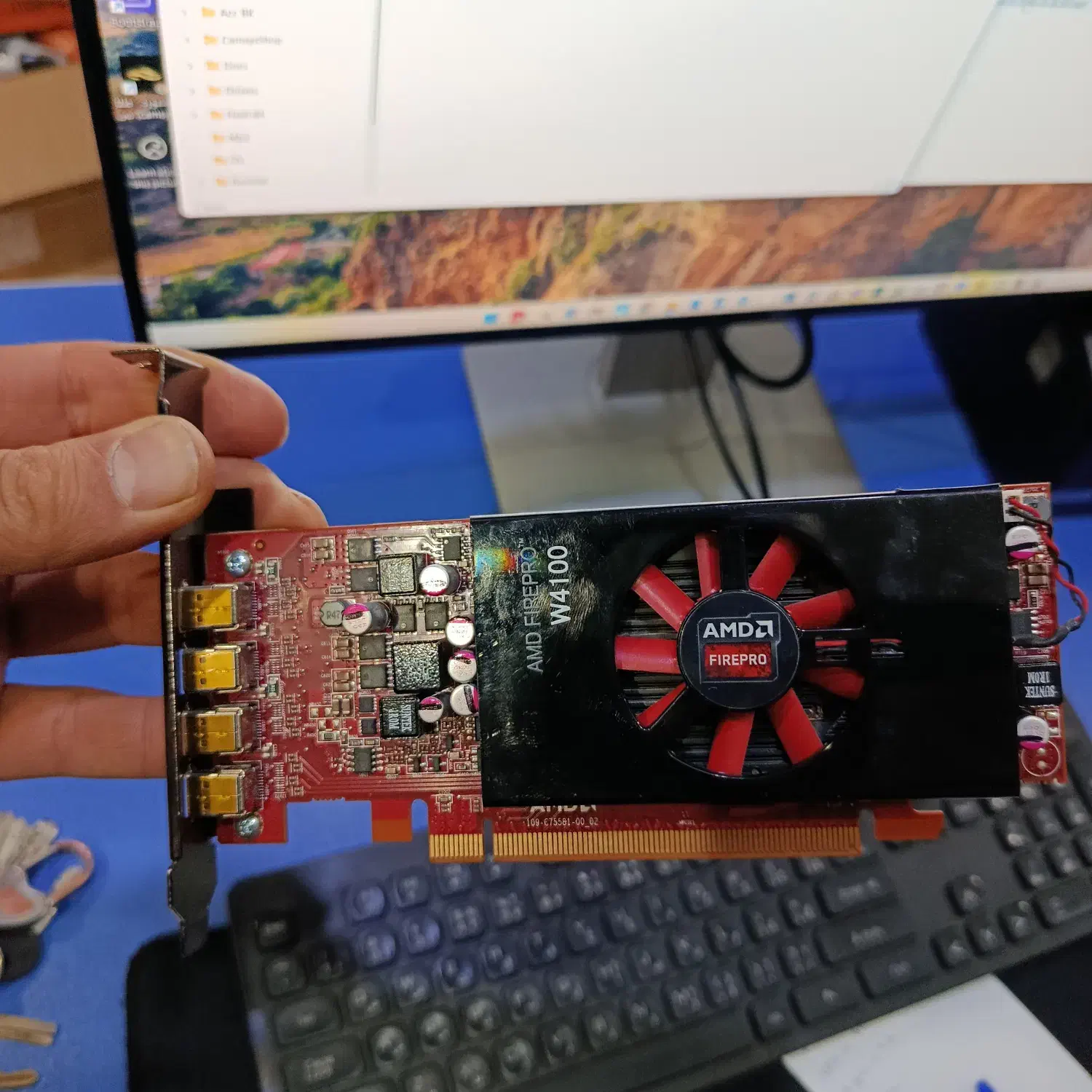 گرافیک 2 گیگ حرفه ای  Fire Pro W4100 D5|قطعات و لوازم جانبی رایانه|ارومیه, |دیوار