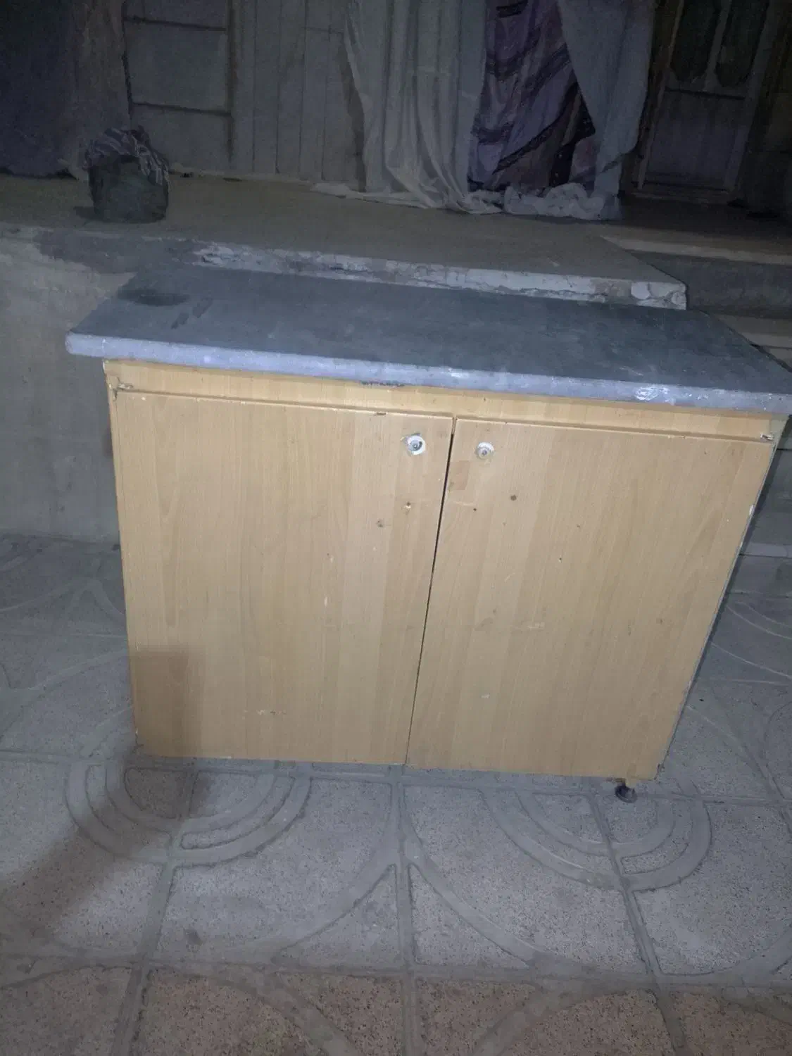کابینت سه در و میز کار سالم و کابینت دو در سنگ دار|مصالح و تجهیزات ساختمان|کرمانشاه, |دیوار