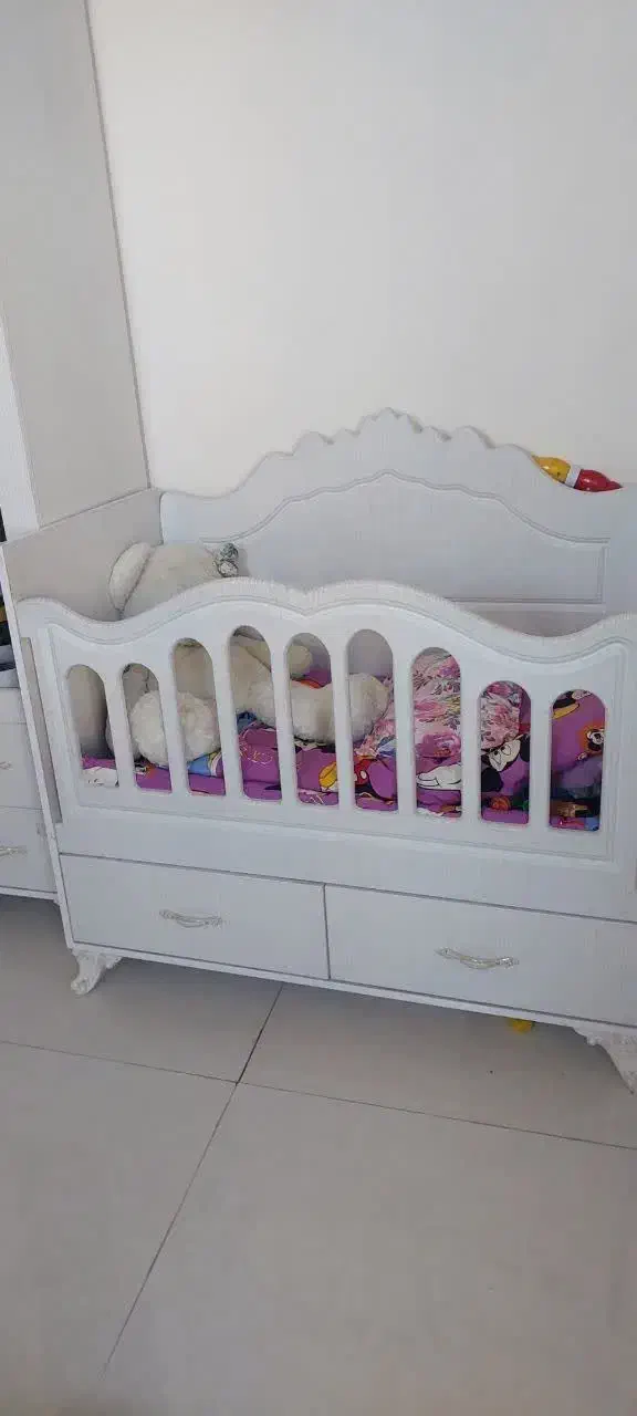 سرویس خواب|تخت و سرویس خواب|اندیشه, اندیشه فاز ۱|دیوار