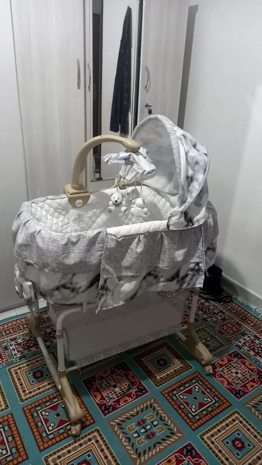 گهواره و تخت کنار مادر|تخت و صندلی بچه|قرچک, زیبا شهر|دیوار