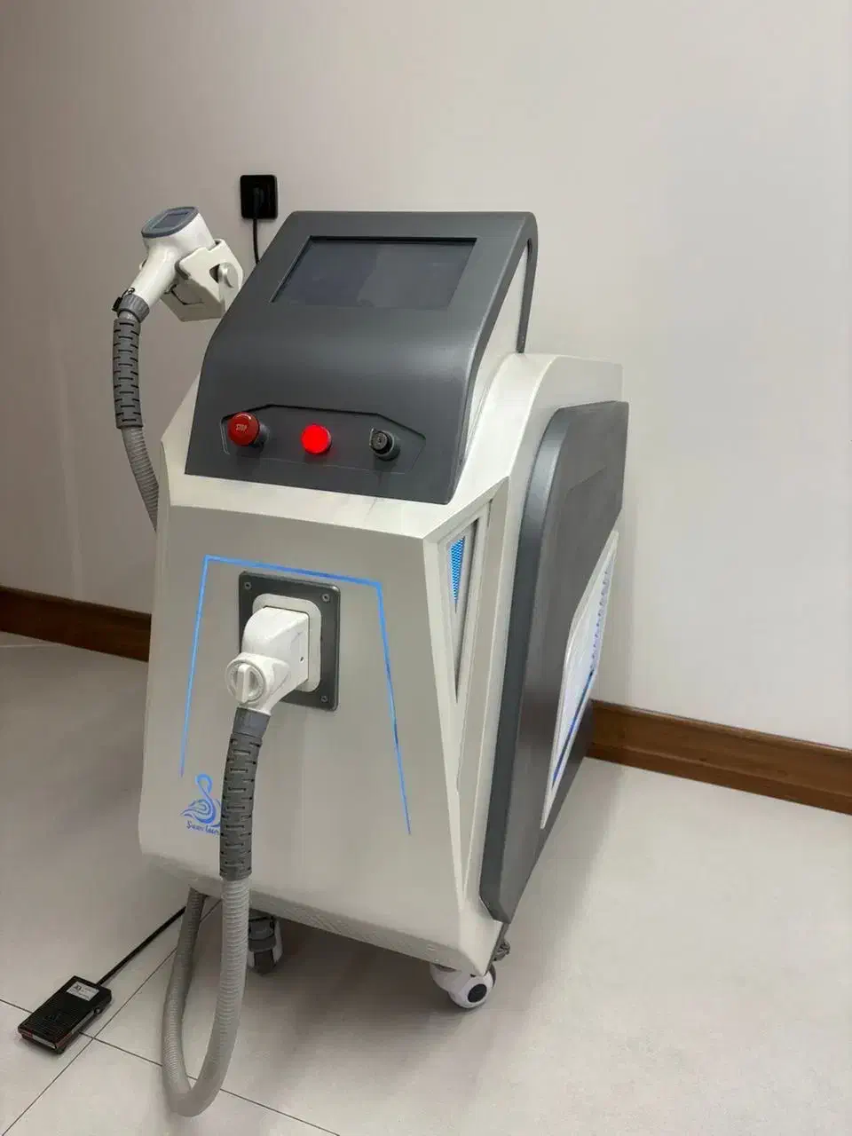 فروش  لیزر موهای زائد کم کار با قیمت استثنایی|آرایشی، بهداشتی، درمانی|اصفهان, بهار آزادی|دیوار