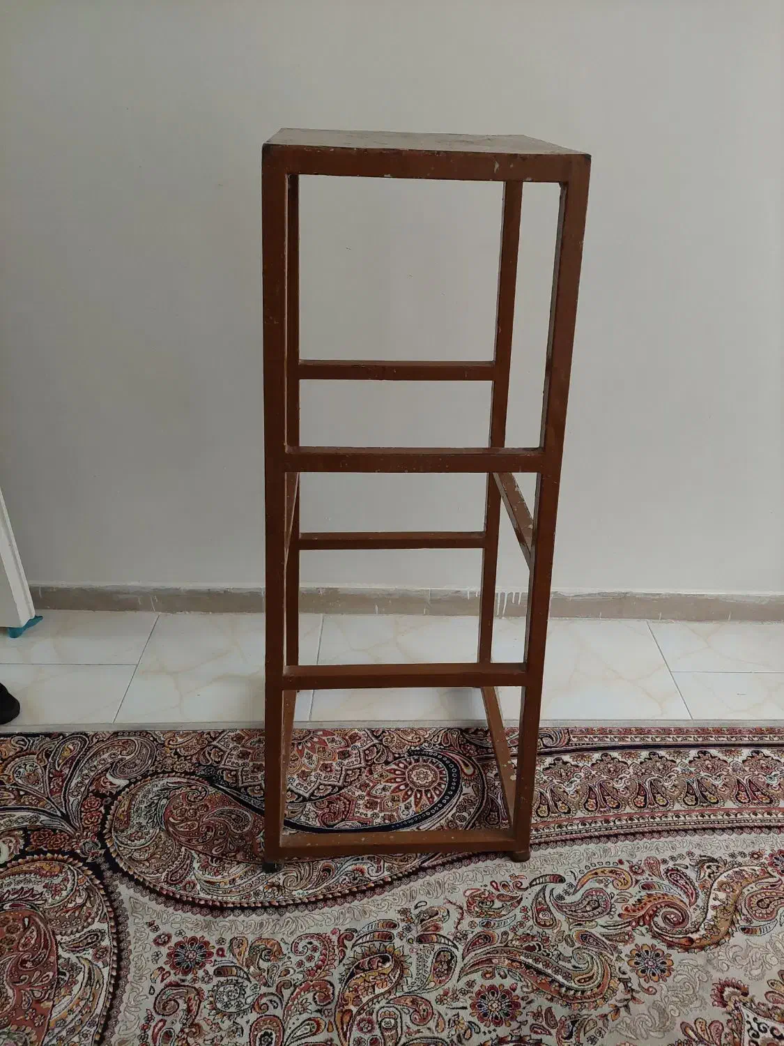 چهارپایه فلزی محکم کلیدوپریزبرق|صندلی و نیمکت|اندیشه, اندیشه فاز ۱|دیوار