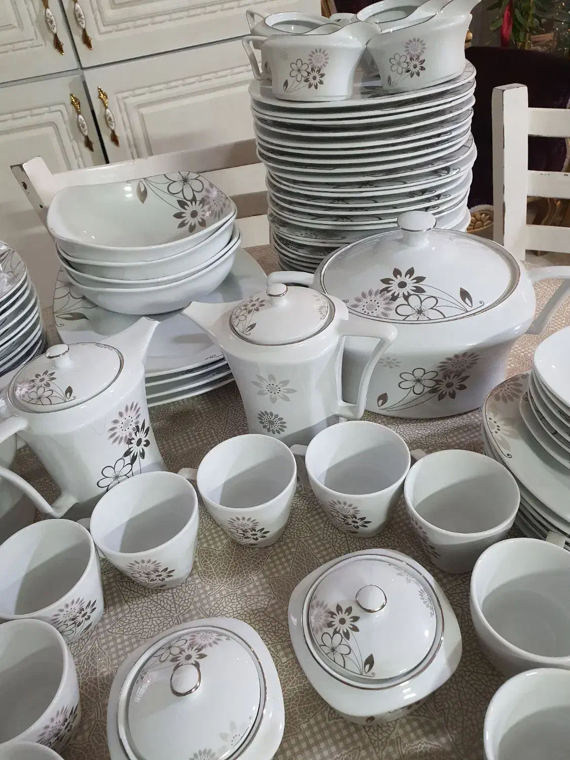 سرویس چینی|ظروف سرو و پذیرایی|مشهد, انقلاب|دیوار