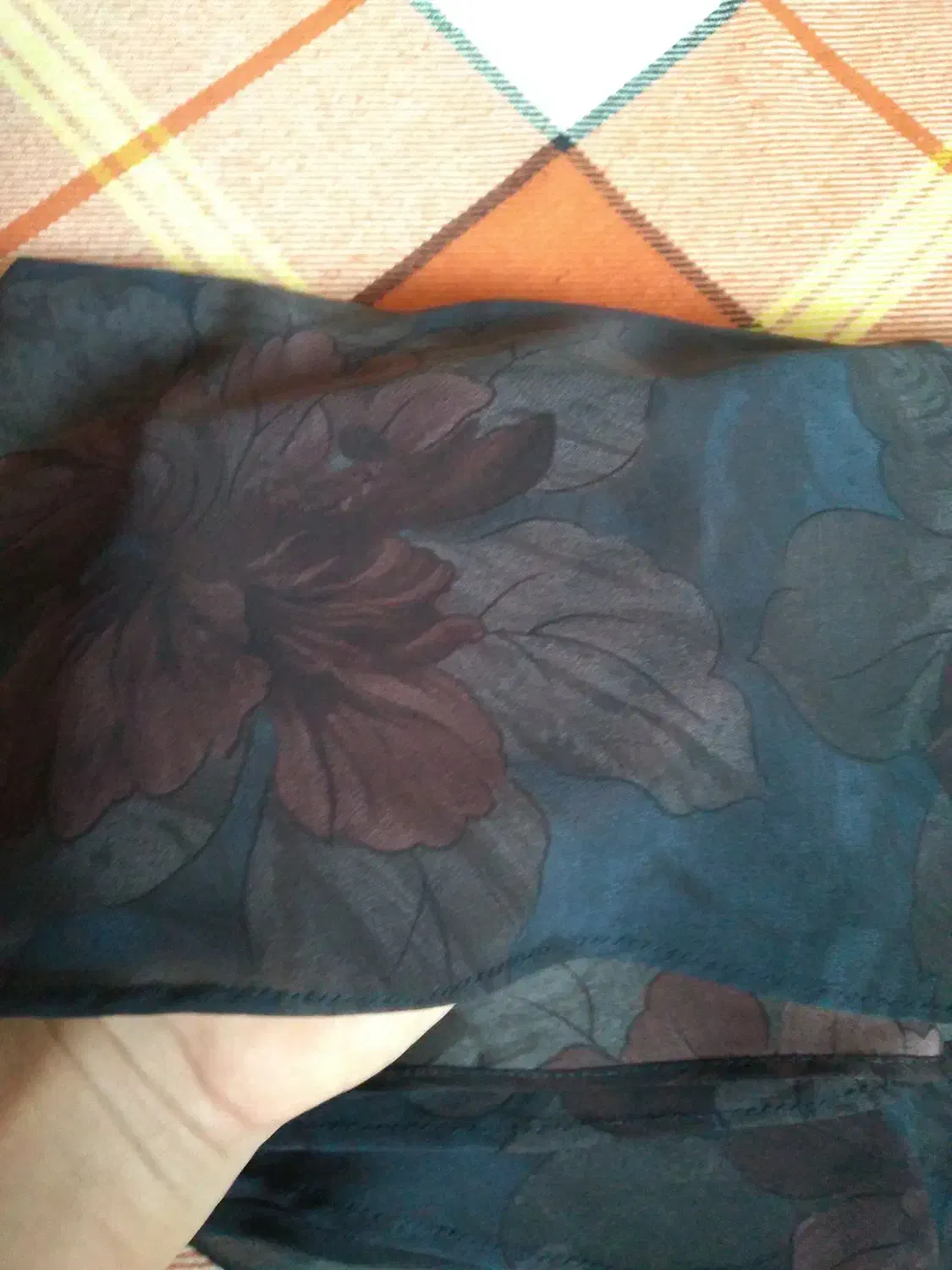 یک قواره چادر دوخته شده ، نو|لباس|سبزوار, گلشن|دیوار