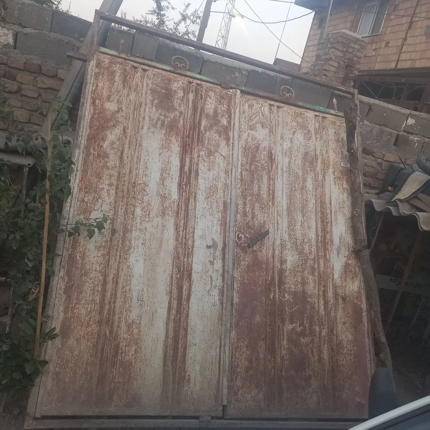 درحیاط|مصالح و تجهیزات ساختمان|خان ببین, |دیوار