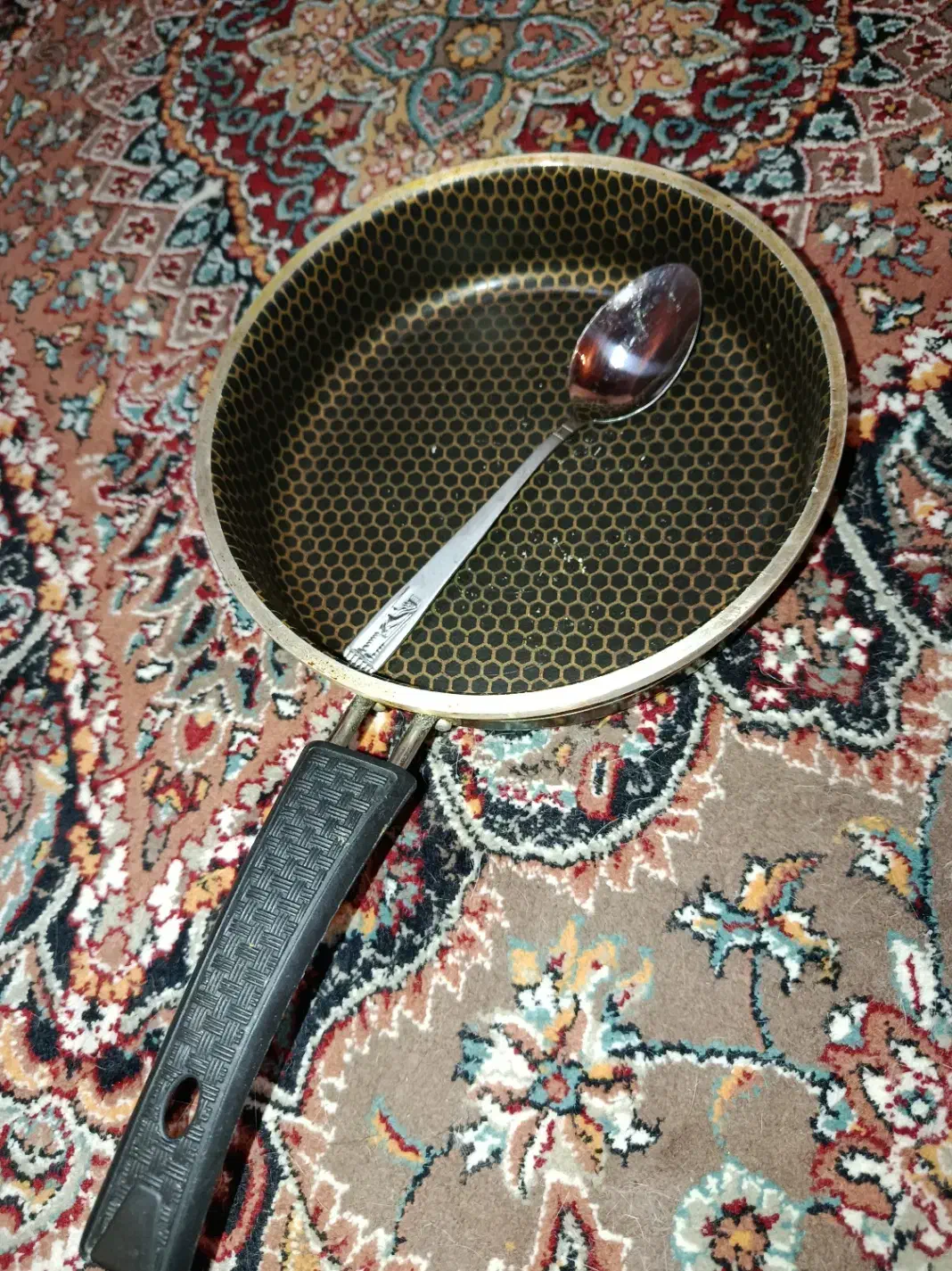 ماهیتابه و قابلمه کارکرده|ظروف پخت‌وپز|رشت, منظریه|دیوار