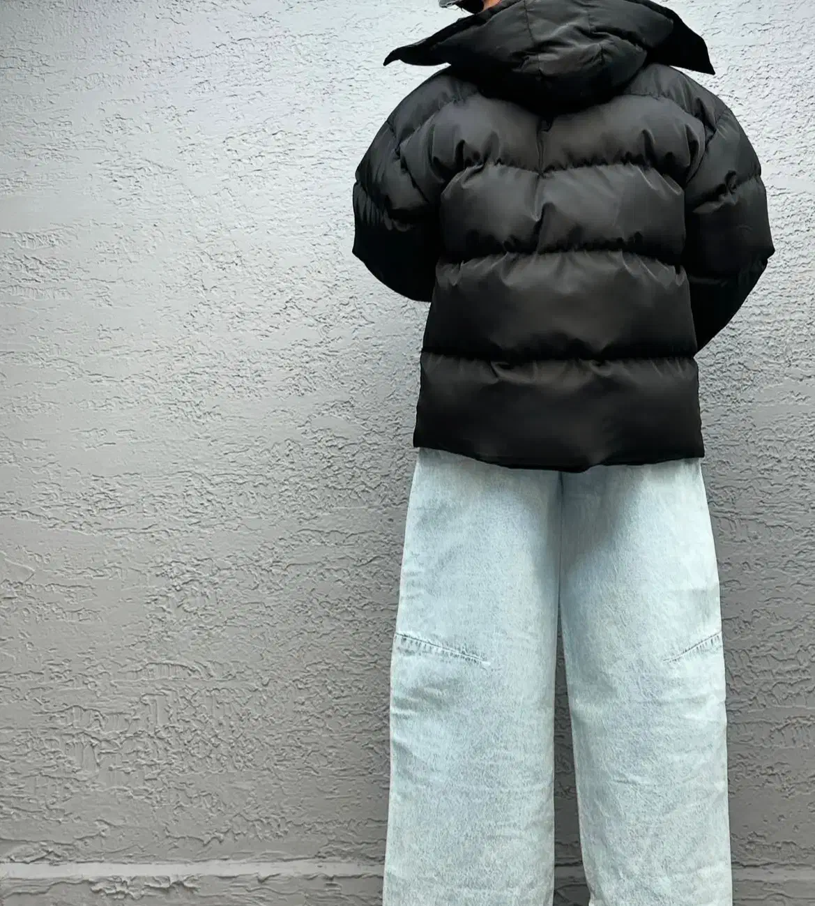 کاپشن مشکی|لباس|بابل, |دیوار