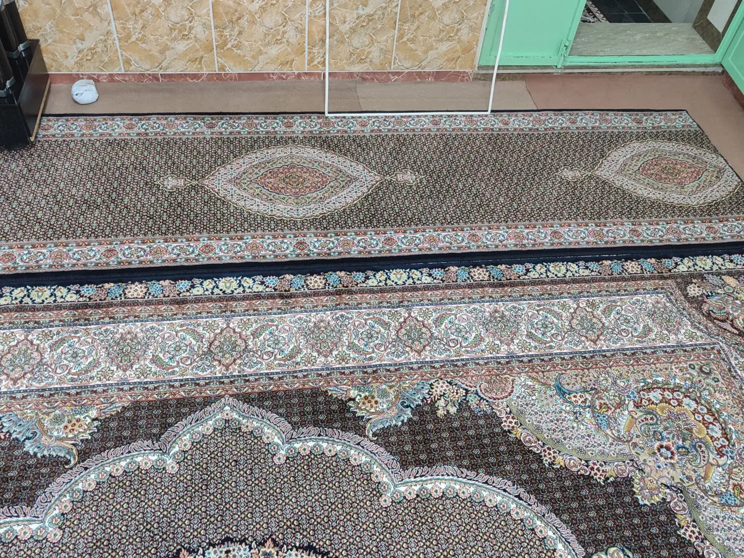 دو عدد فرش 3/5 در 2/5 و سه عدد کناره|فرش|مهاباد (آذربایجان غربی), |دیوار