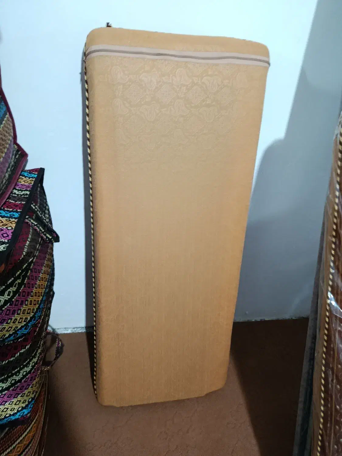 پشتی نو|پشتی|چادگان, |دیوار