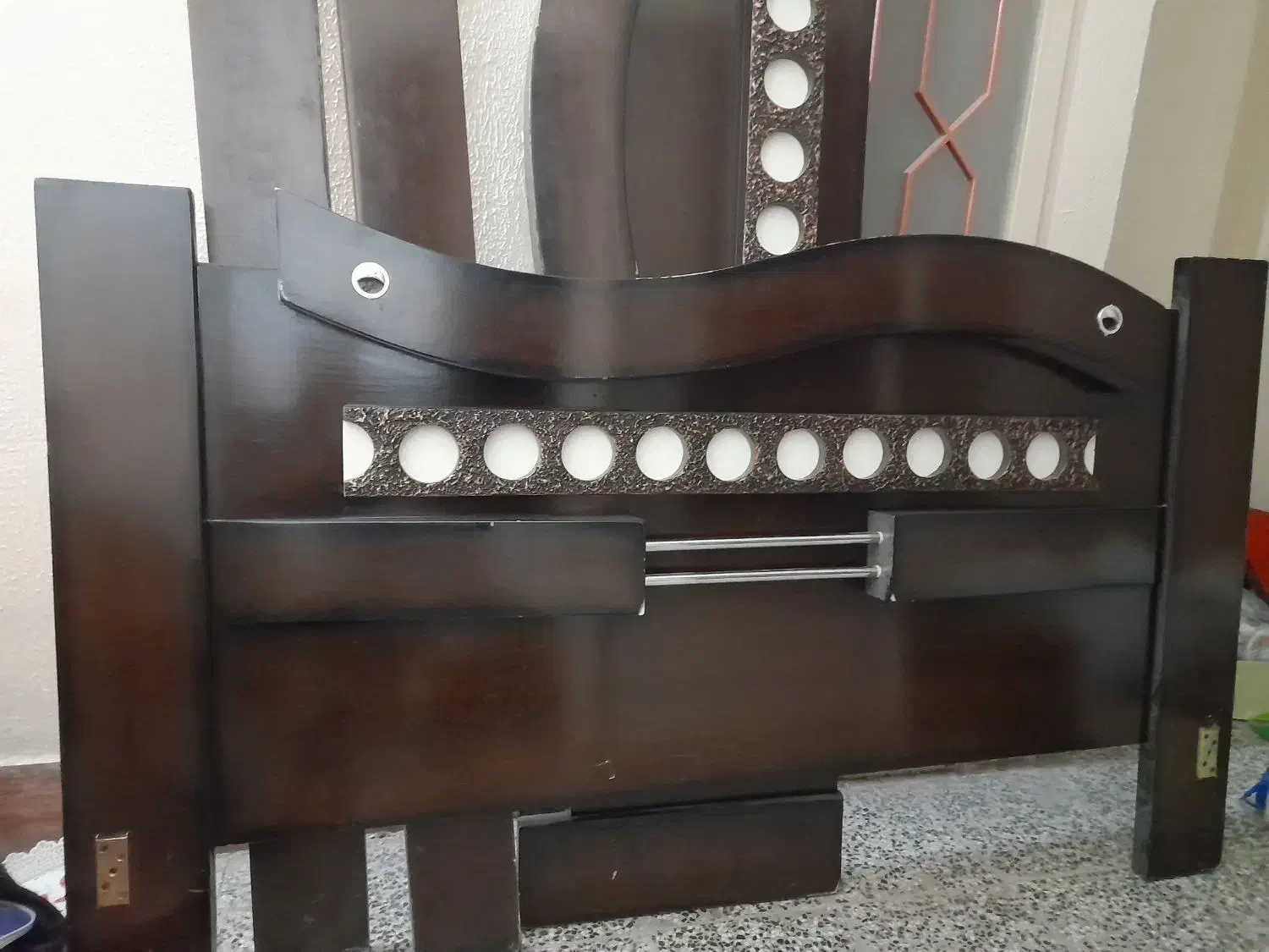 تخت خواب چوبی دو نفره|تخت و سرویس خواب|اصفهان, ملکشهر|دیوار