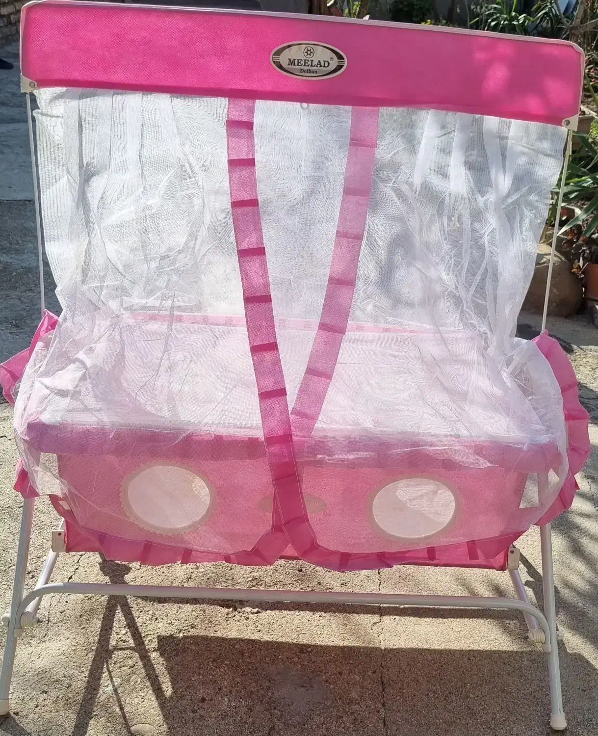 گهواره نوزاد|تخت و صندلی بچه|گالیکش, |دیوار