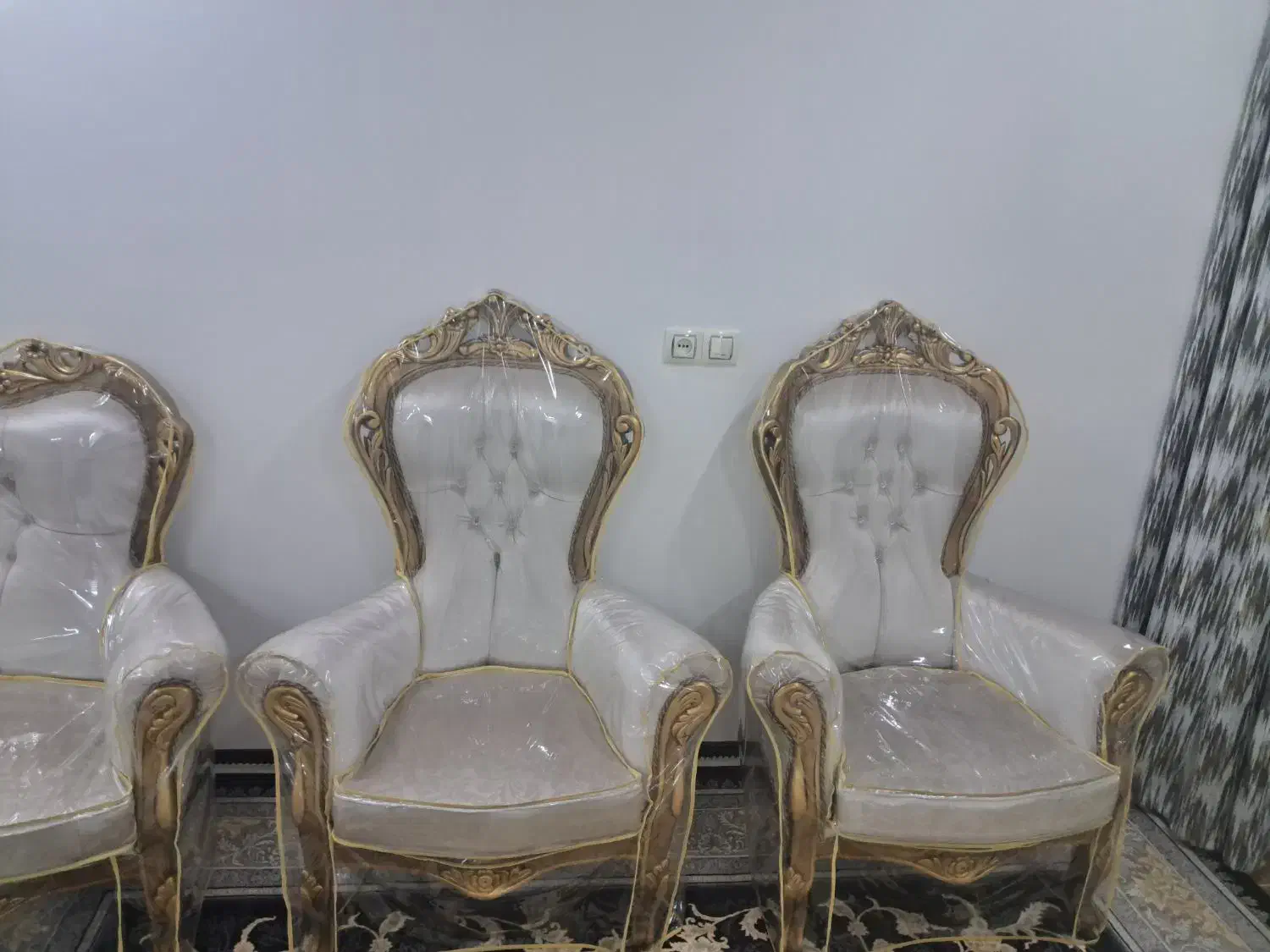 مبل سلطنتی ۱۲ نفر با اعداد میز بزرگ و۴عدد عسلی|مبلمان خانگی و میز عسلی|پیر بکران, |دیوار