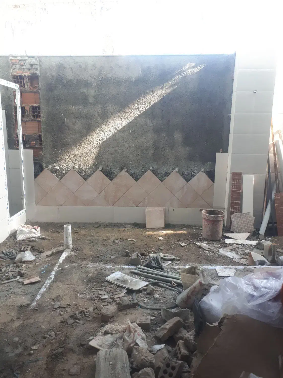 نیاز مند شاگرد کاشی کار|استخدام معماری، عمران و ساختمانی|مینودشت, |دیوار