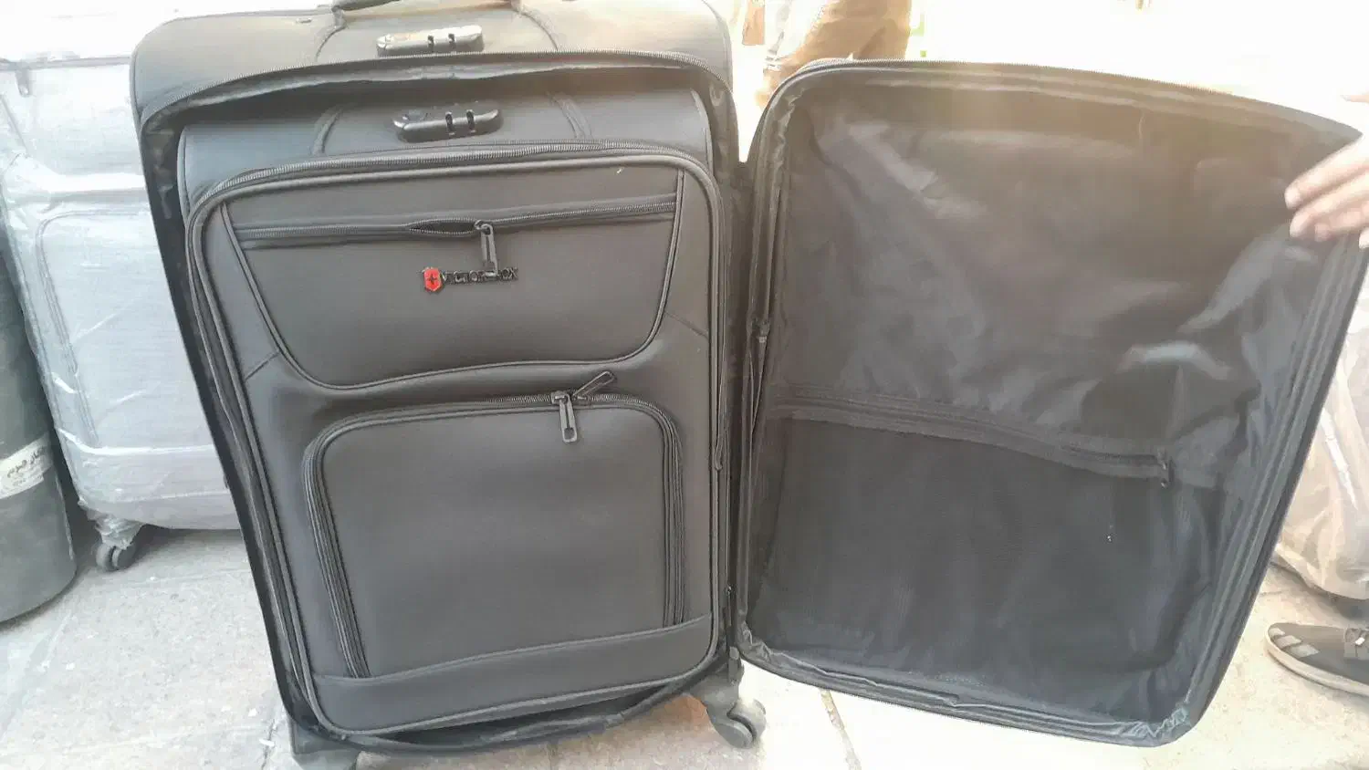 حراج چمدان ۴چرخ برزنتی ۲چرخ مارک مک دوخت تهران|کیف، کفش، کمربند|کرمان, |دیوار