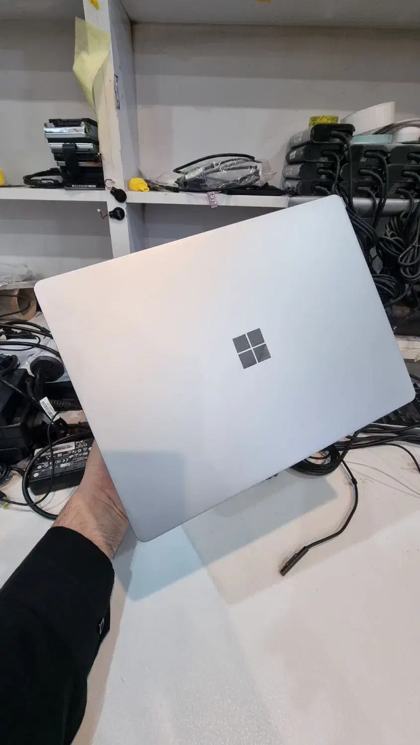 لپ تاپی به سبکی پر کاغذ ، سرفیس گو surface GO|رایانه همراه|مشهد, گاز|دیوار