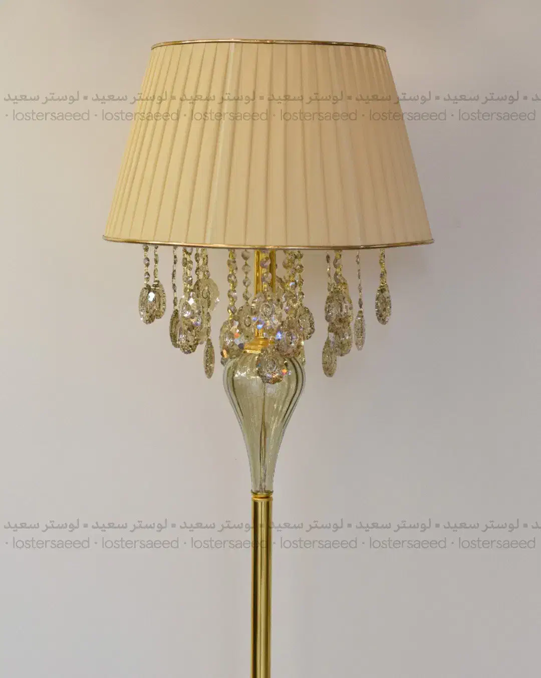 اباژور ایستاده کنارسالنی مدل کاپ آروکا|چراغ خواب و آباژور|تبریز, |دیوار