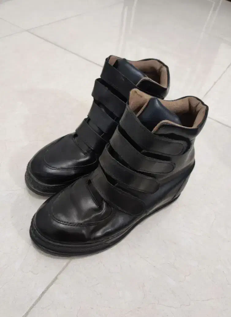 بوت|کیف، کفش، کمربند|بوکان, |دیوار