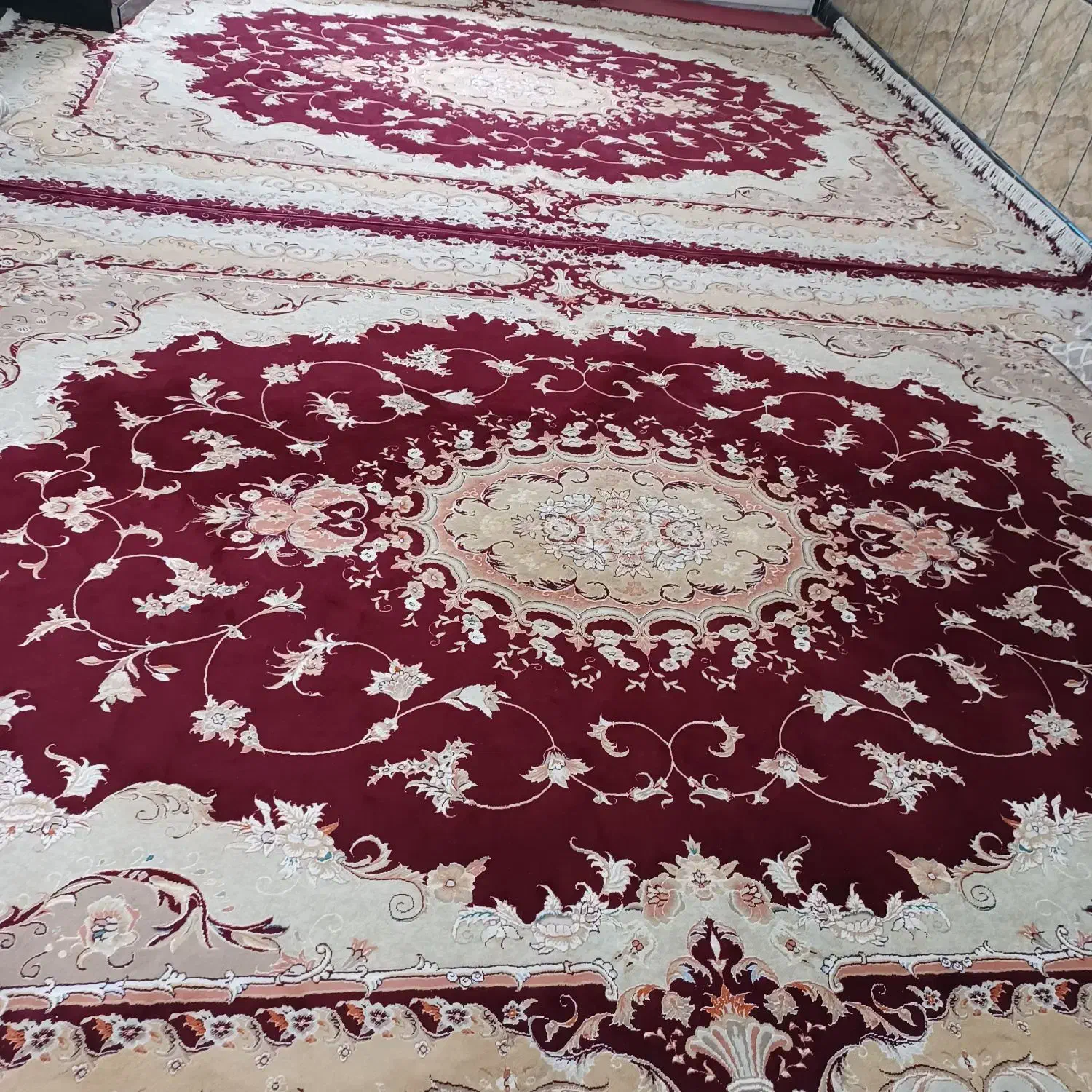 فرشهای در حد نو|فرش|نهاوند, |دیوار