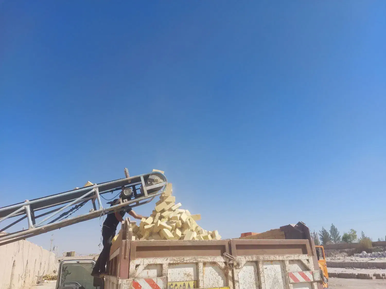 اجر فشاری درجه یک اردکان|مصالح و تجهیزات ساختمان|اردکان, |دیوار