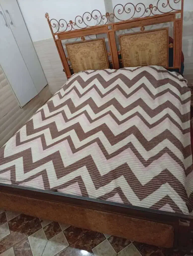 تخت خواب دو نفره فرفوژه|تخت و سرویس خواب|شیراز, شیخ علی چوپان|دیوار