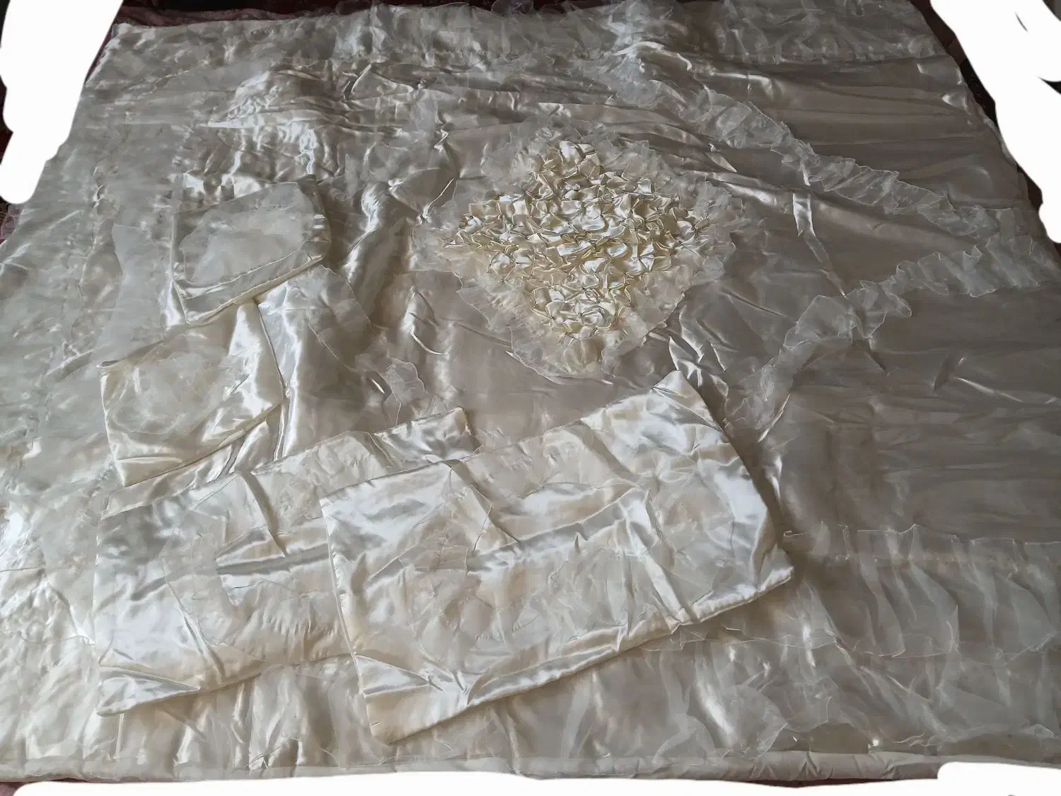 روتختی سفید|سرویس روتختی|اصفهان, باغ فدک|دیوار