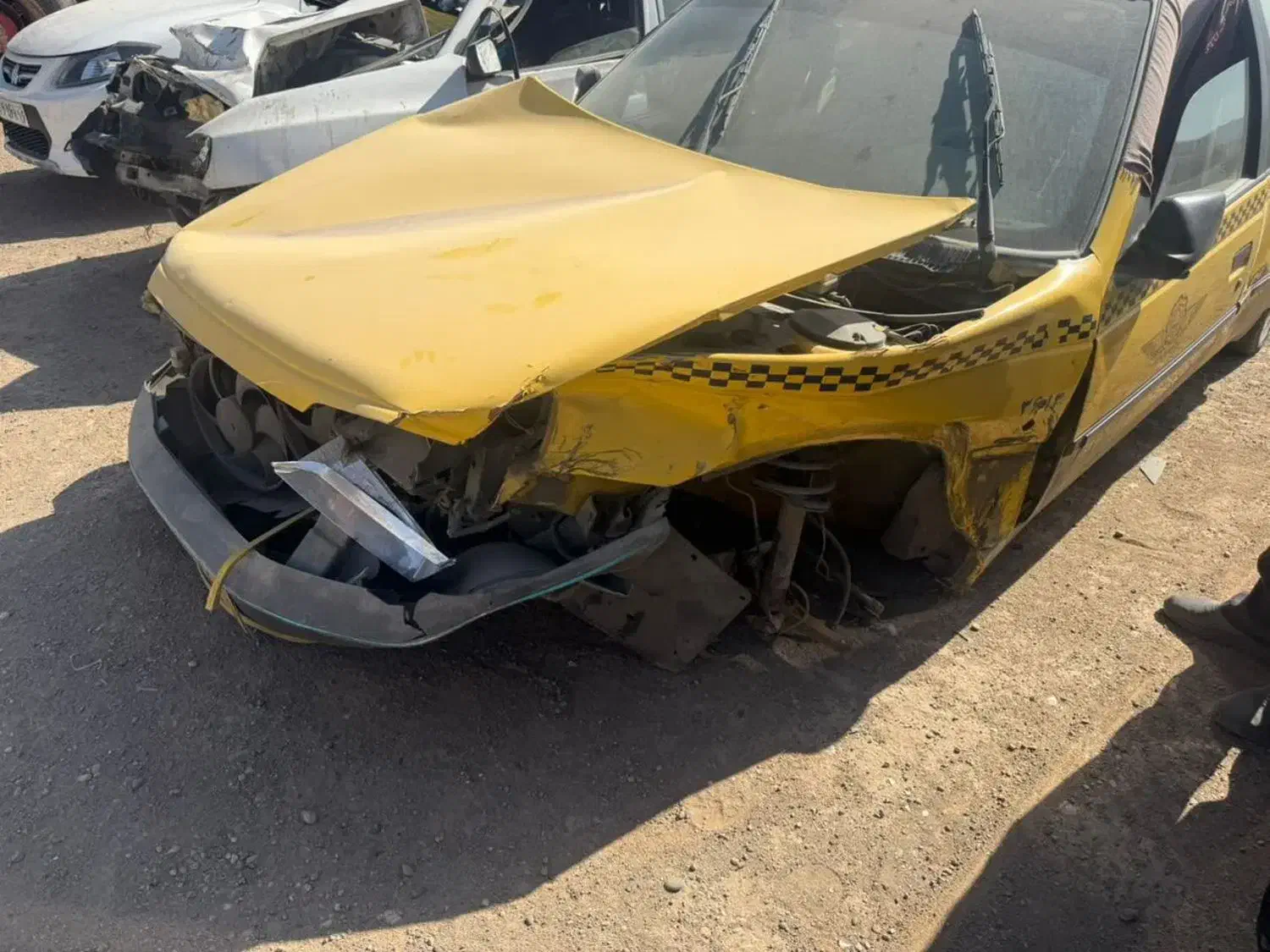 پژو ۴۰۵ تاکسی مدل ۹۶ تصادفی|خودرو سواری و وانت|قم, پردیسان|دیوار