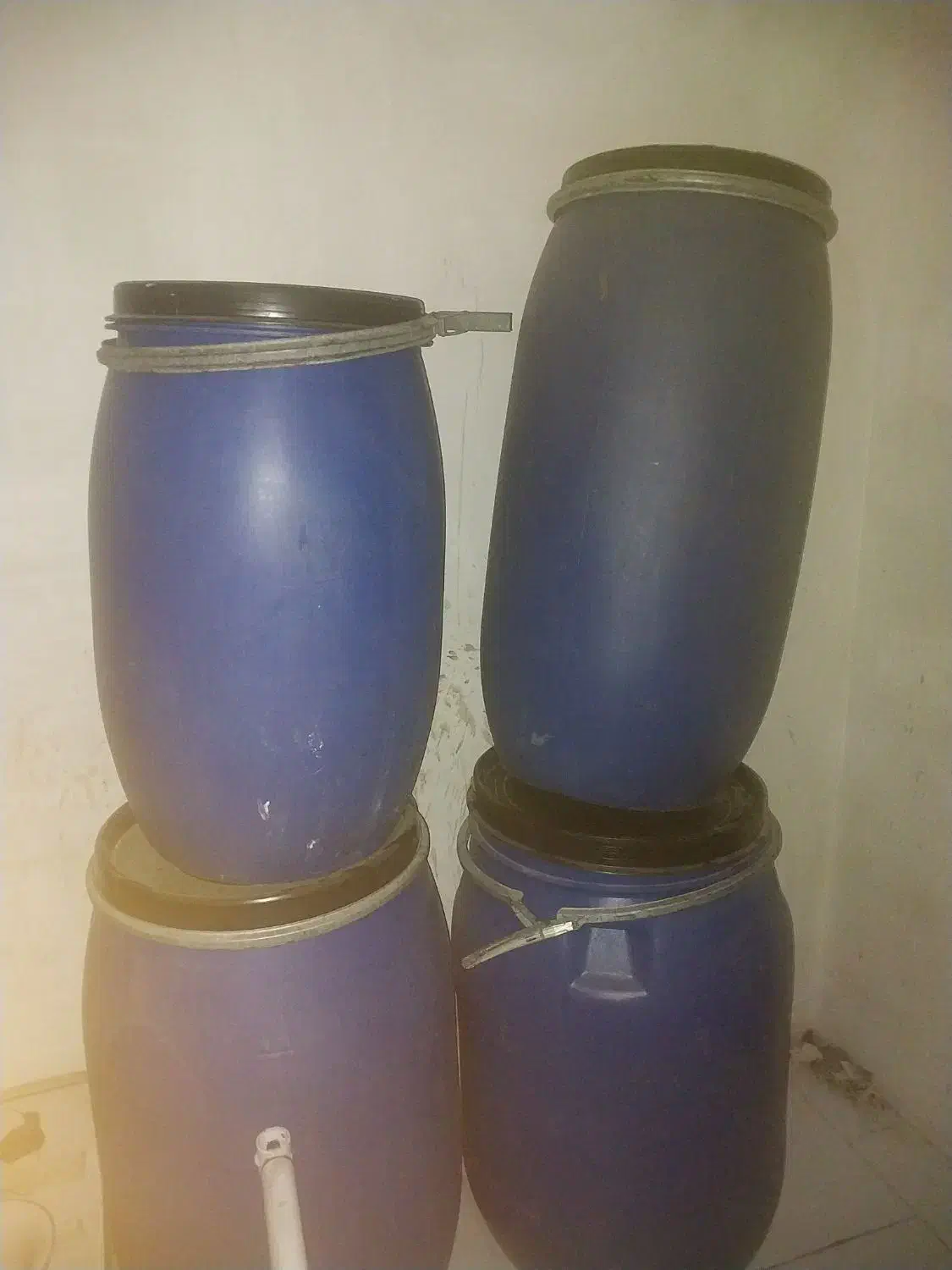 بشکه آلمانی و ترک|ظروف نگهدارنده، پلاستیکی، یک‌بارمصرف|پردیس, فاز ۸|دیوار