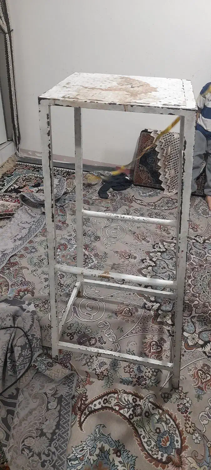 چهار پایه آهنی|صندلی و نیمکت|باقرشهر, |دیوار