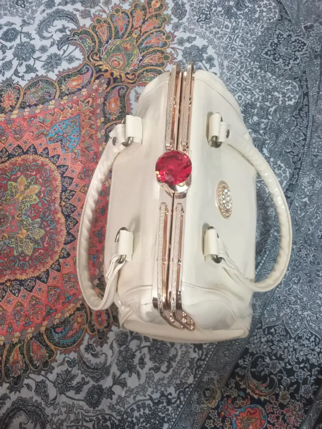 کیف مجلسی|کیف، کفش، کمربند|رباط‌کریم, رباط‌کریم|دیوار