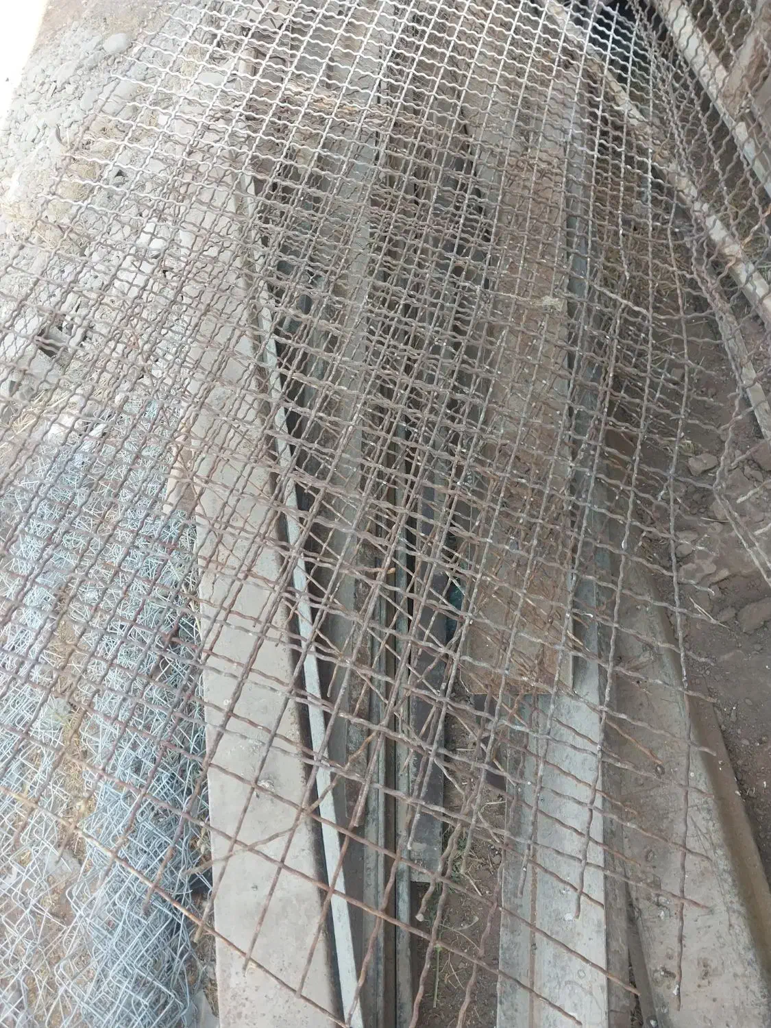 فروش.فنس وتوری ریز برای سله ودور لانه مرغ|لوازم جانبی حیوانات|اقبالیه, |دیوار