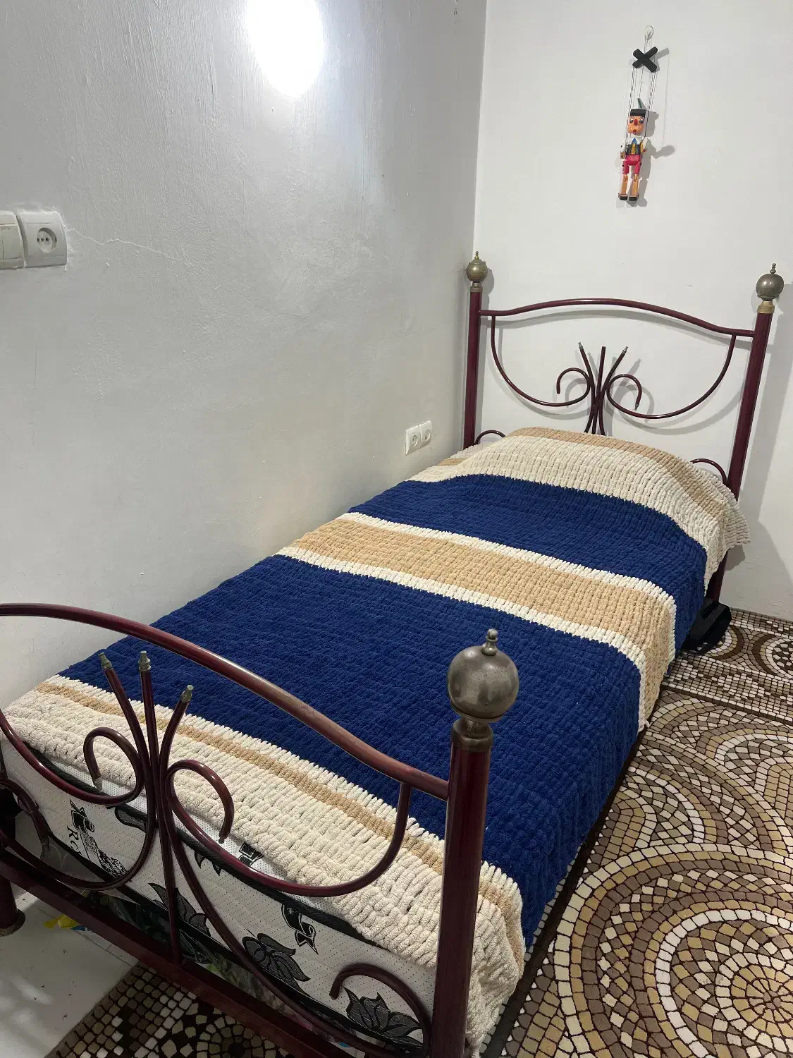 تخت یک نفره|تخت و سرویس خواب|بندر انزلی, سید آسیه|دیوار