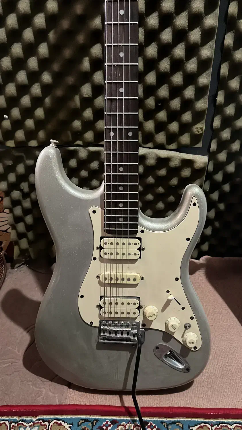 گیتار الکتریک آریا|گیتار، بیس، امپلیفایر|رشت, معلم|دیوار