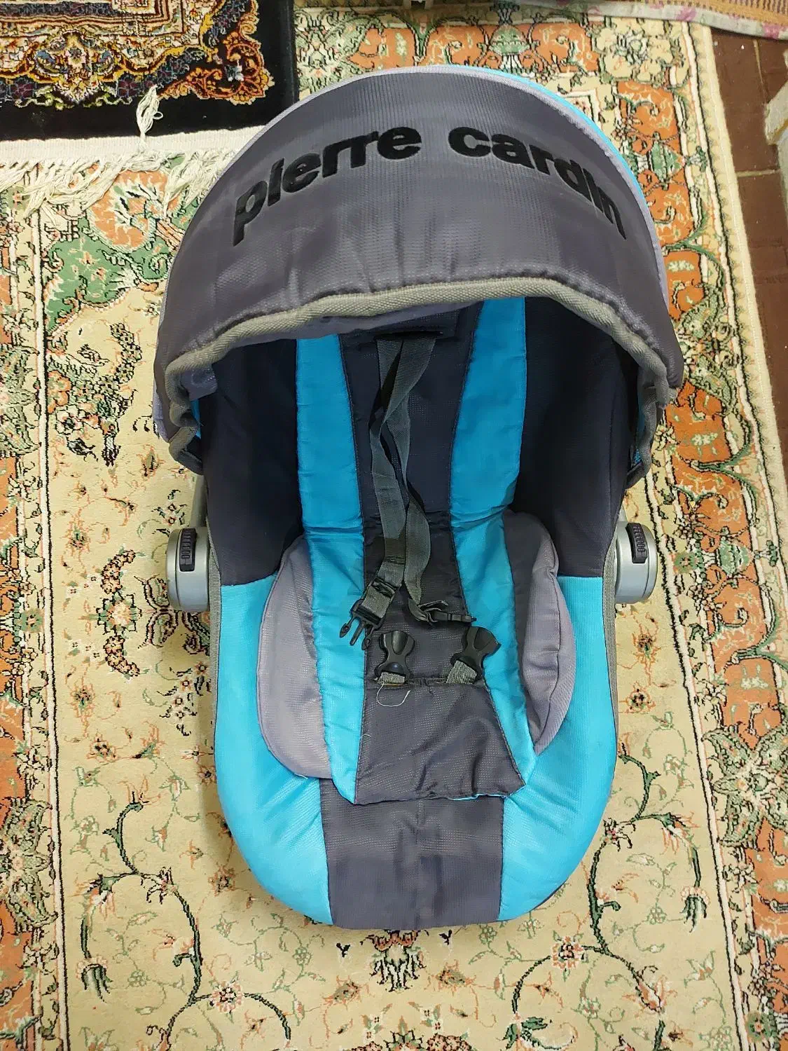 گهواره وکالسکه و روروک و کریر|اسباب و اثاث بچه|شیراز, اصلاحنژاد|دیوار