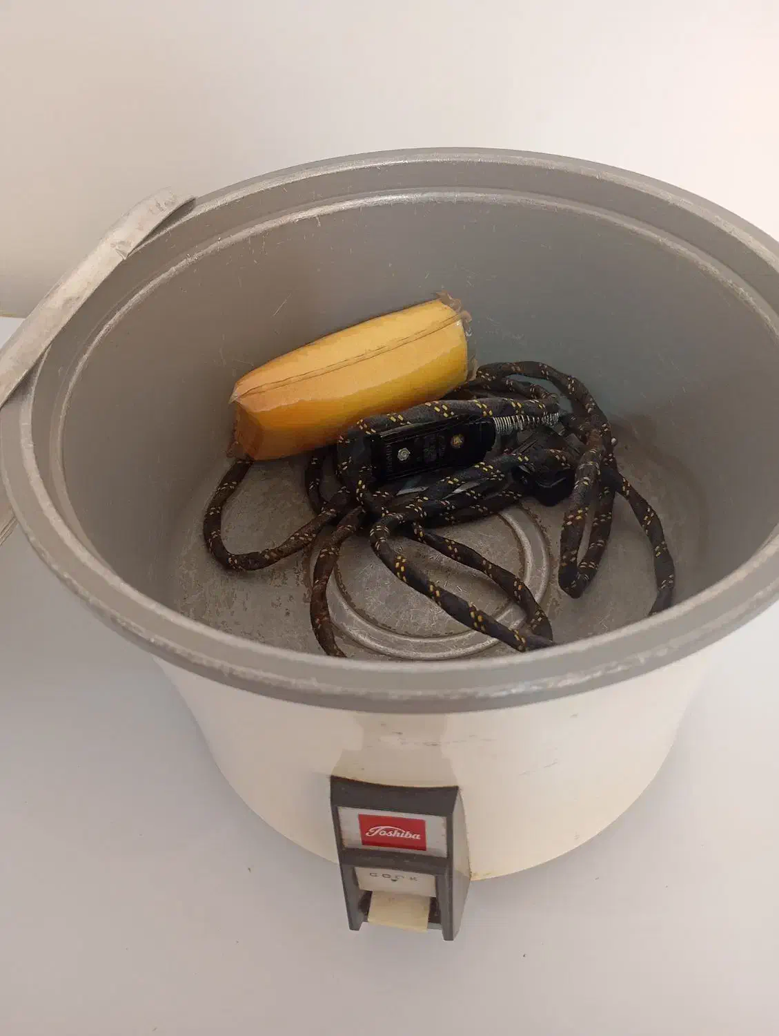 پلوپز توشیبا ژاپنی و سرخ کن برقی ایتالیایی اصل|اجاق گاز و لوازم برقی پختوپز|صدرا-فارس, فاز ۱|دیوار