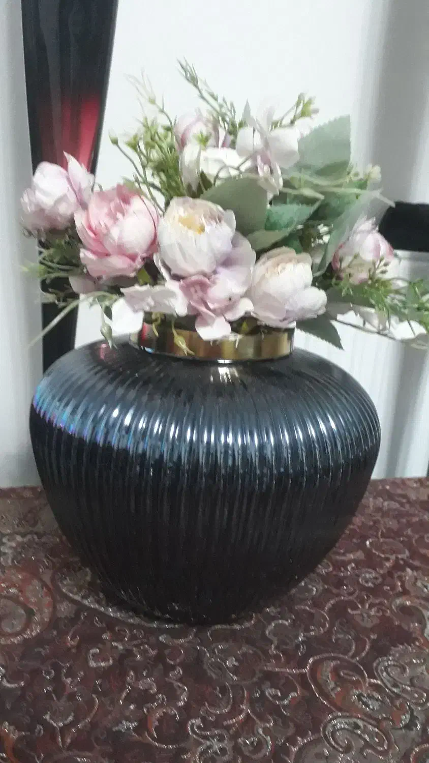 گلدان شیشه ای و ۳ دسته گل خارجی|گل مصنوعی|تهران, فدک|دیوار