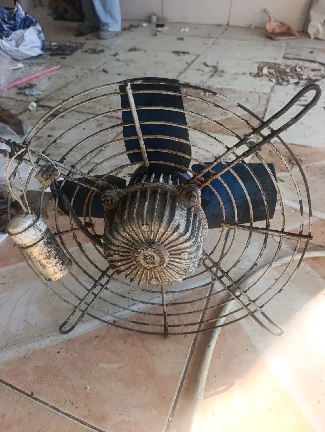 گیره رو میزی و فن(هواکش)|ابزارآلات|قزوین, |دیوار