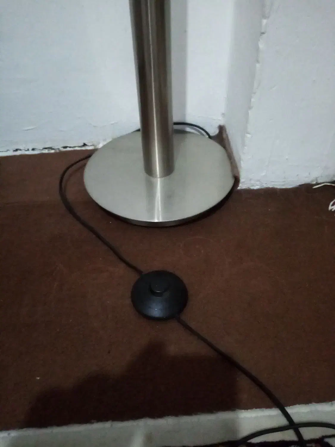 یک عدد آباژور ایستاده با رویه استیل بفروش میرسد|چراغ خواب و آباژور|مشهد, رضاشهر|دیوار