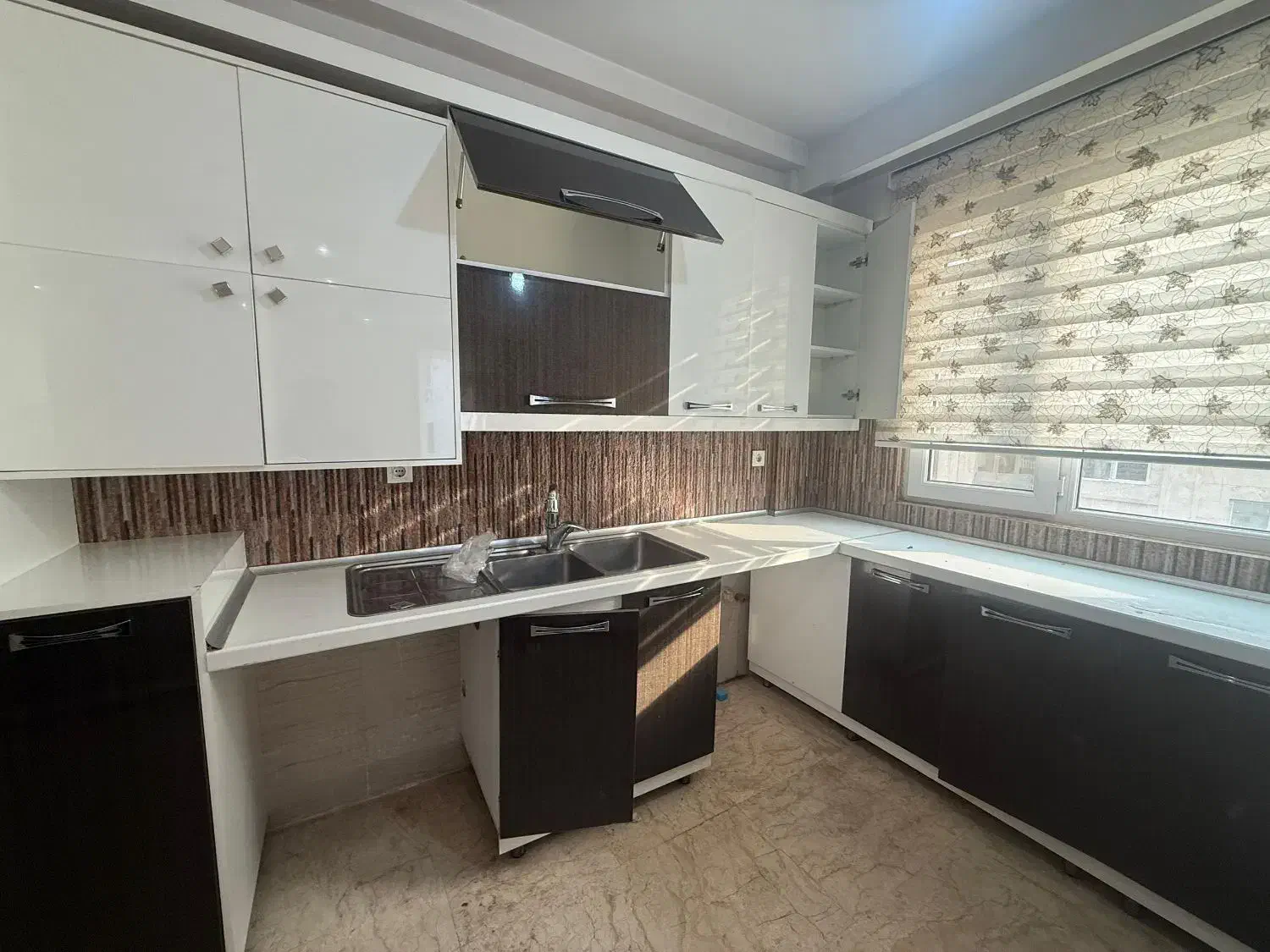 کابینت هایگلاس ترک کاملا نو به همراه سینک|مصالح و تجهیزات ساختمان|تهران, شهران شمالی|دیوار