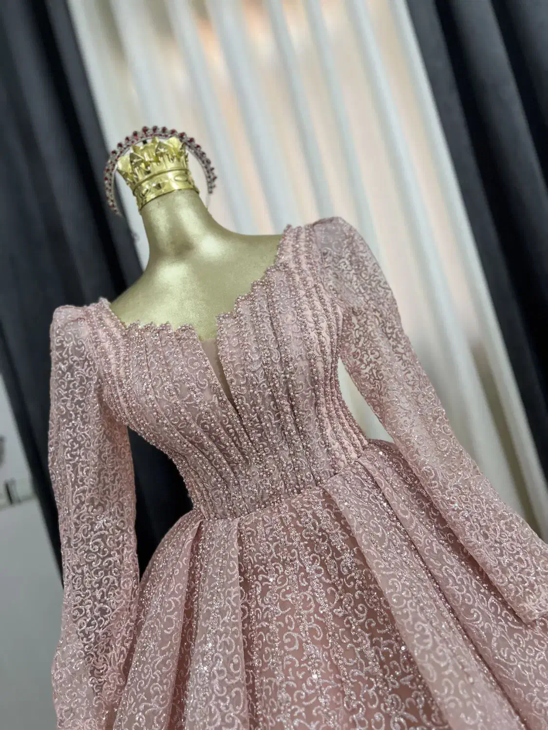 لباس عقد|لباس|گالیکش, |دیوار