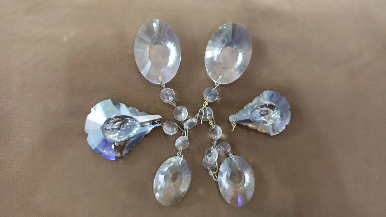 لوستر گوی یا کریستال لامپ شمعی ولامپ آویزچهارشاخه|لوستر و چراغ آویز|مشهد, خواجه ربیع|دیوار