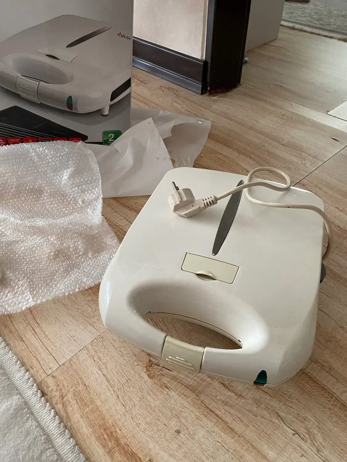 ساندویچ ساز|سایر لوازم برقی|رباطکریم, رباطکریم|دیوار