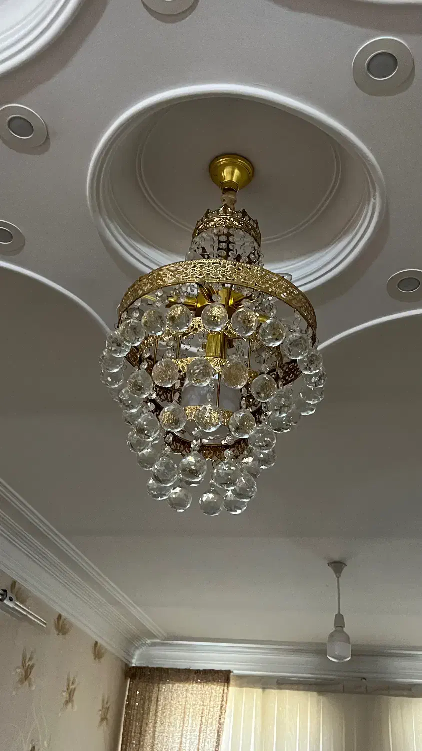 لوستر|لوستر و چراغ آویز|قم, باغ شریفی|دیوار