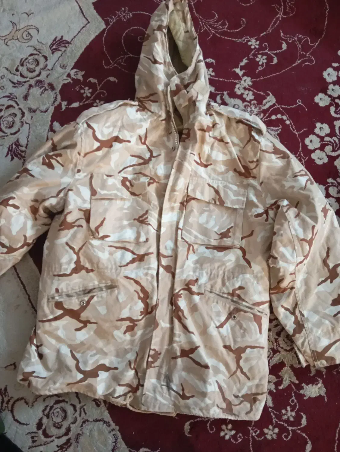 لباس سربازی نو|لباس|اصفهان, باغ فدک|دیوار