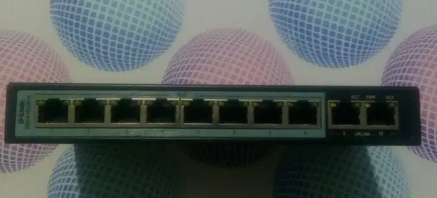 سوئیچ دی لینک ۱۰ پورت PoE در حد نو بسیار کم کارکرد|مودم و تجهیزات شبکه|تهران, آرژانتین|دیوار