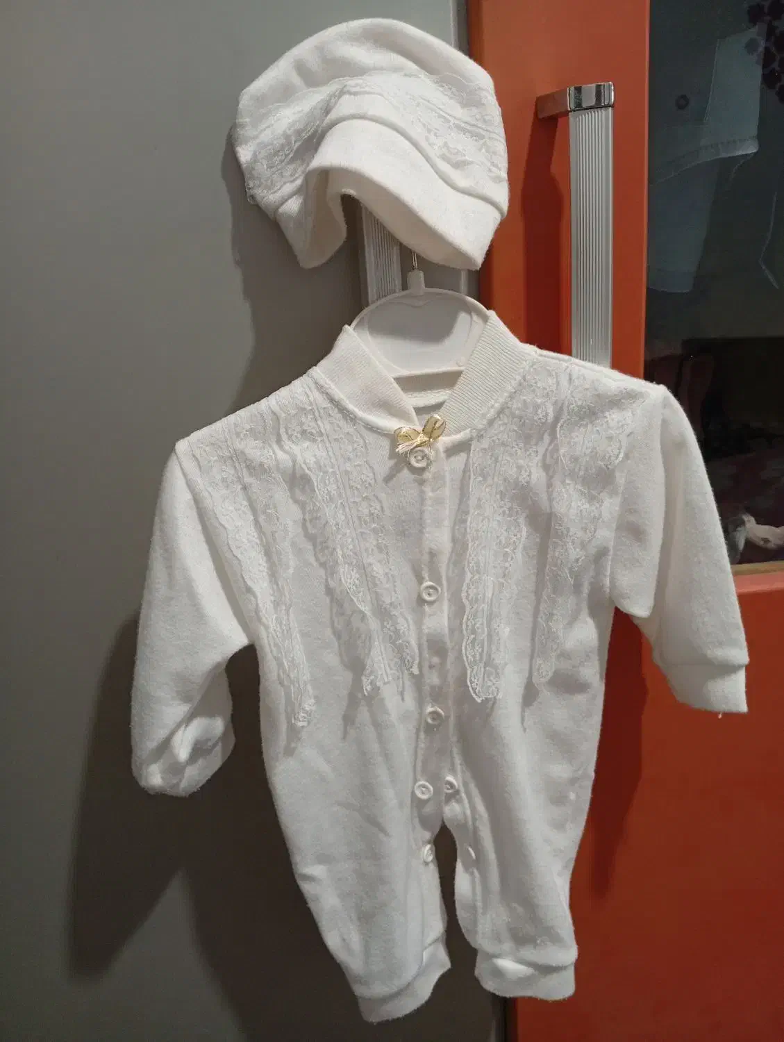 لباس نوزادی|لباس|قم, نیروگاه|دیوار