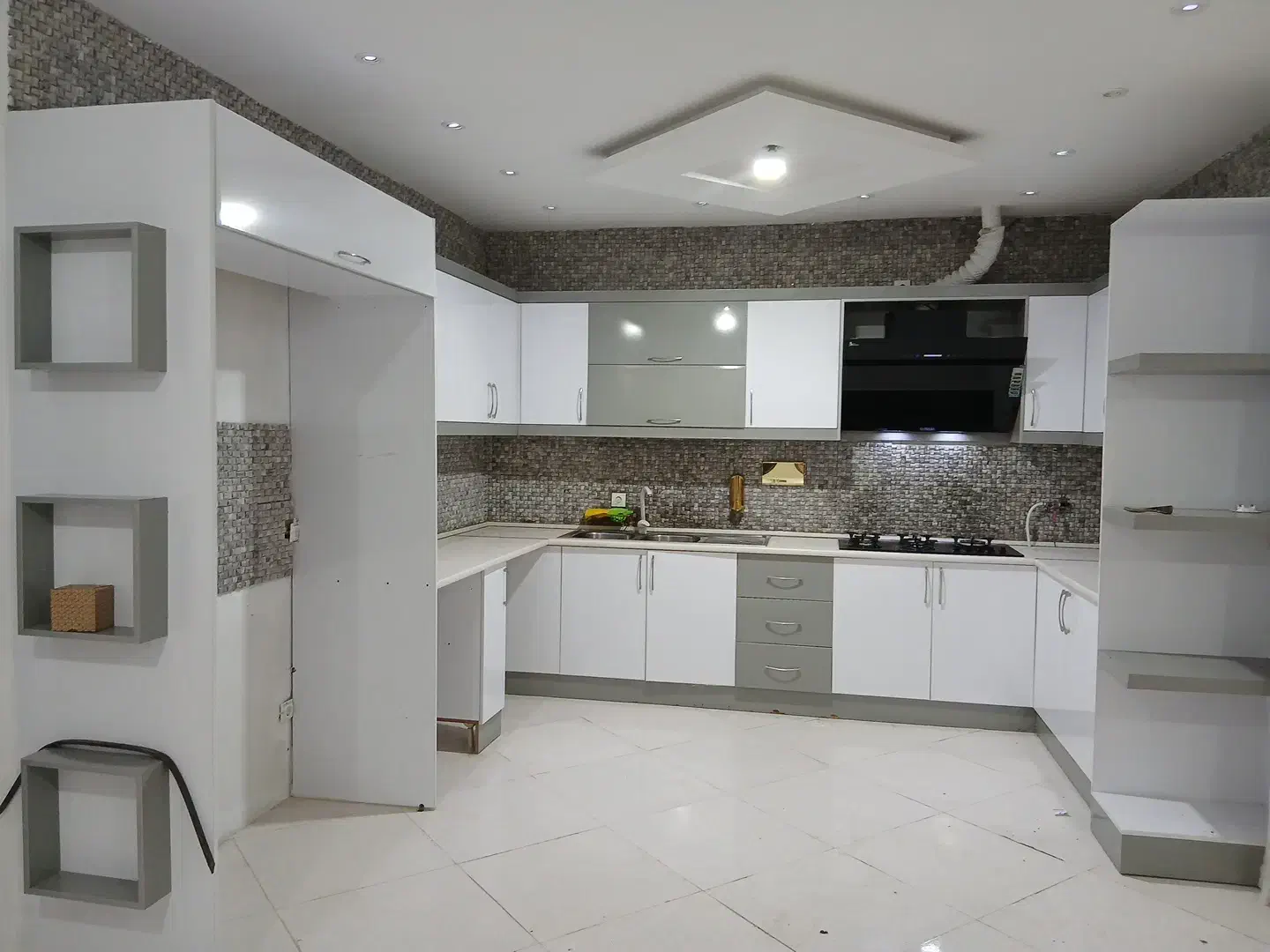 رهن کامل واحد ،روبروی هتل جم|اجارهٔ آپارتمان|جم, |دیوار