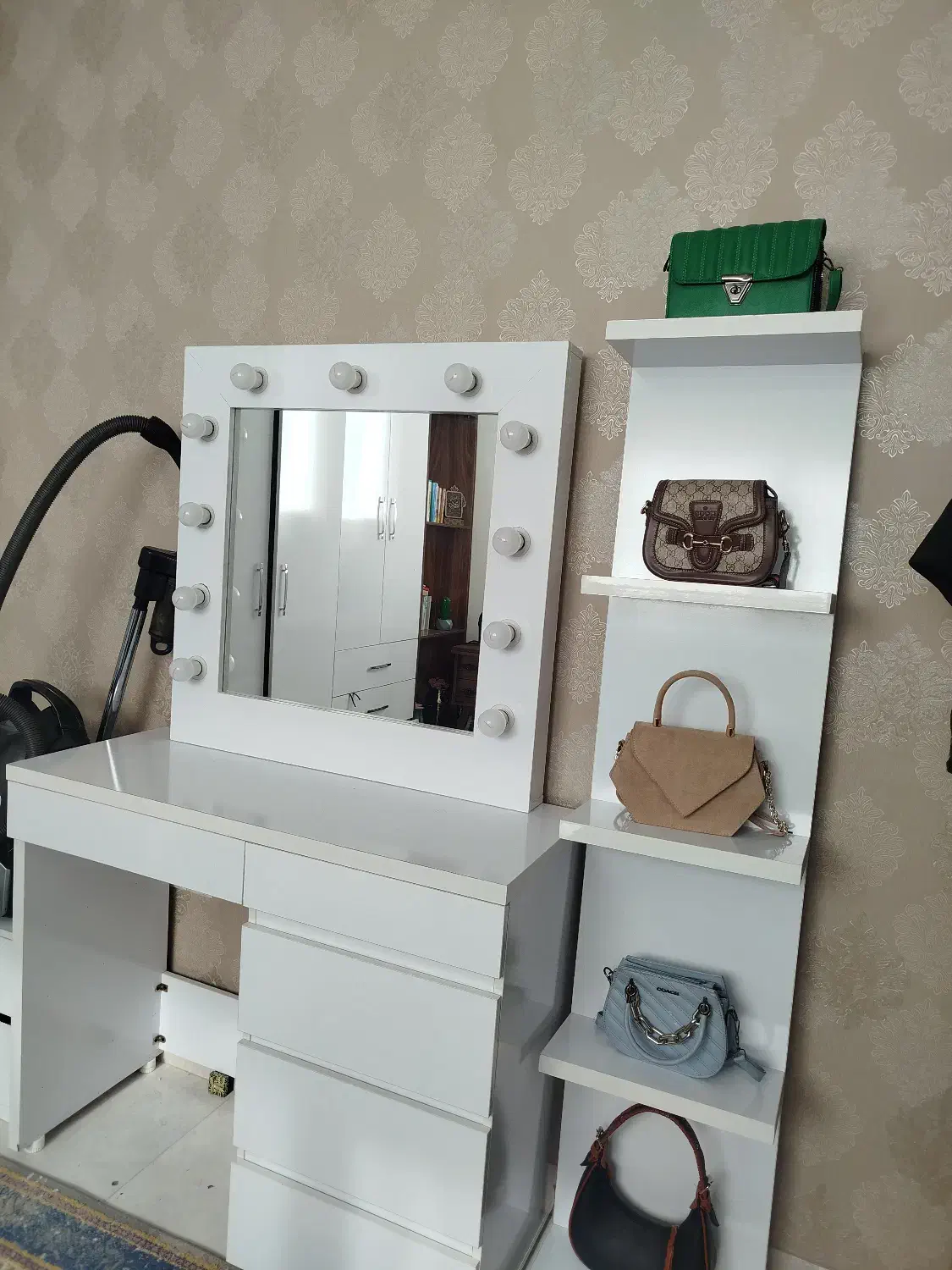 کمد آرایش وشلف بسیار زیبا|مبلمان خانگی و میز عسلی|کاشمر, |دیوار