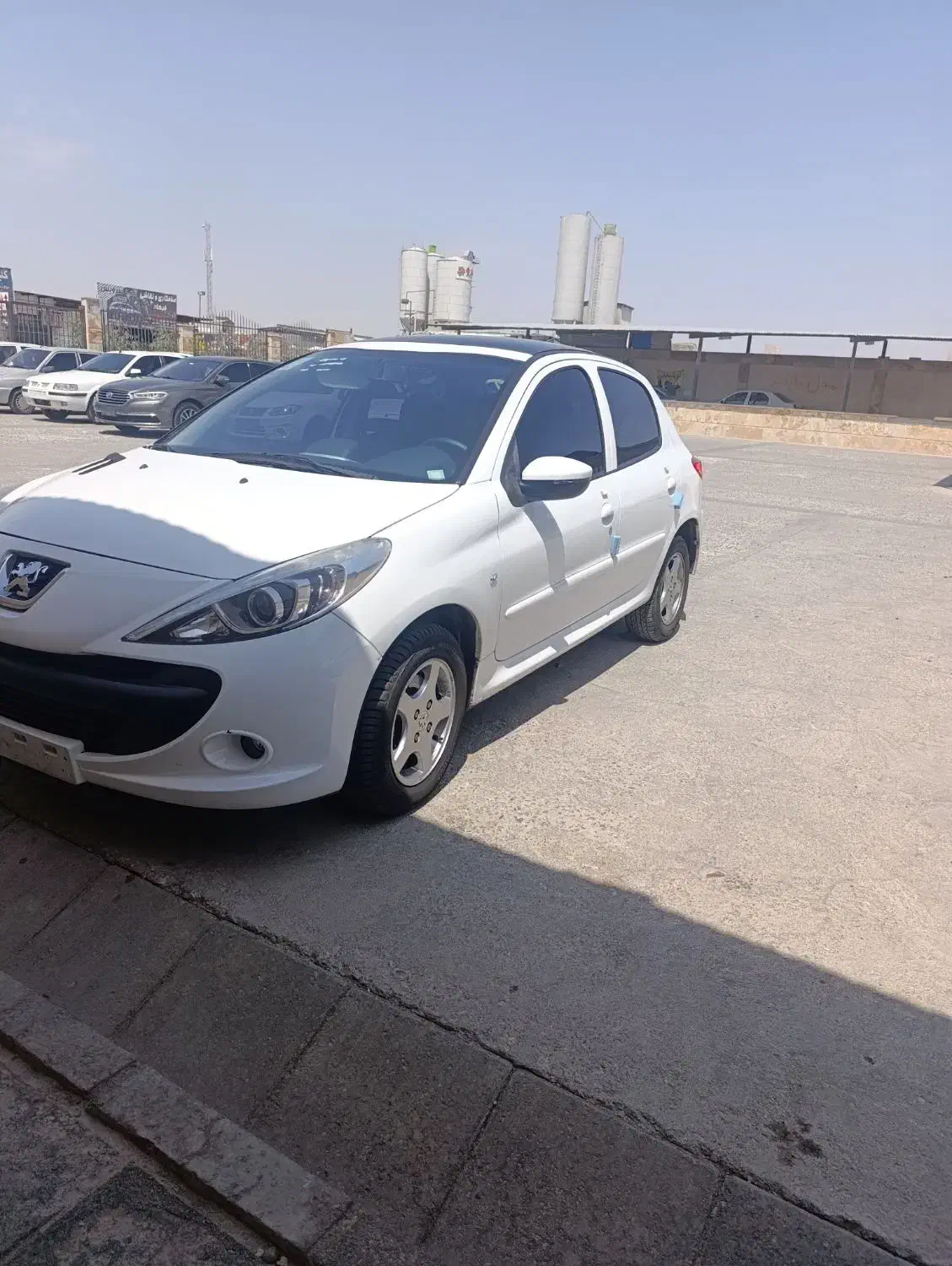 207مدل1401/بی رنگ|خودرو سواری و وانت|پرند, فاز ۲|دیوار